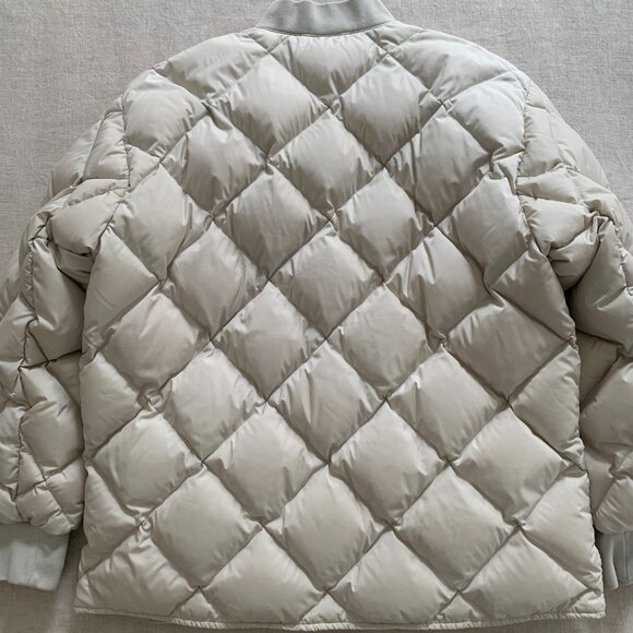 TNA Archive Quilted Jacket — Matte Pearl (Size L) - Picture 6 of 10